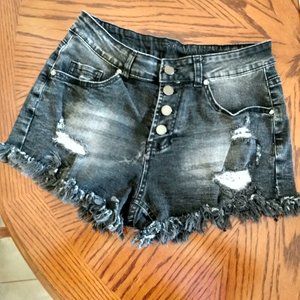 BLACK BUTTON FRONT DISTRESSED SHORTS SIZE M